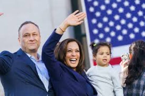 Douglas Emhoff and his wife Kamala Harris pose for a picture.